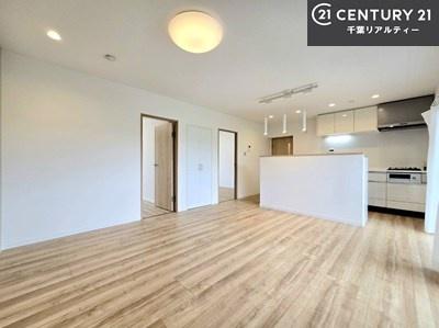 rO SnǂrO͉ƑRƏW܂܂BƑcR̎ԂłBƑƁAw[Ԃ߂łˁB邭JIȋԂłB