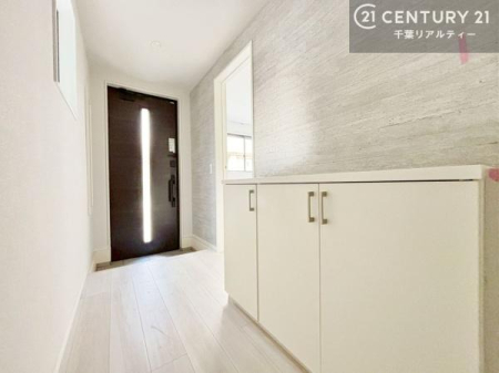 ���� ���ւ��J�����u�ԁA�Z���X���`���B�㎿�ȃA�N�Z���g�N���X����Ԃɍʂ�ƌ���Y���A�K���l�ɋ�����ۂ��c���܂��B