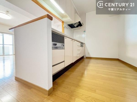 Lb` lC̑ΖʎVXeLb`̗pĂ܂IƑ̃R~jP[VRƑ݌vłB
qlɂڂ͂̂ŊłˁBLXgĉKɍƂi݂܂I