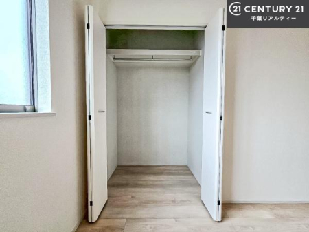 [ eɂƎ[ĂAߗނGߕApi܂ŃXbLЕt܂B