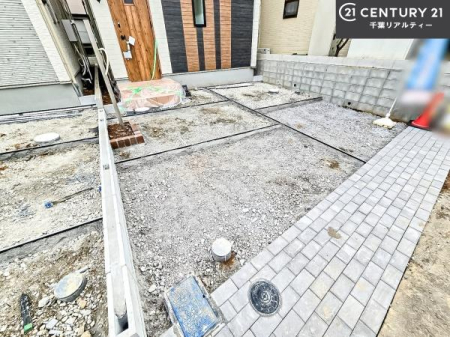 ԏ ԃXy[X2䕪܂IZJhJ[͂AoCN⎩]ԂȂǂuꏊɍ܂B