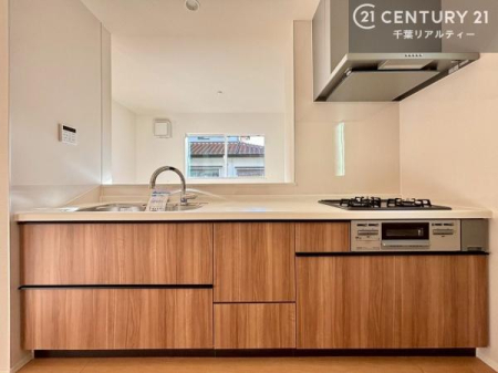 �L�b�`�� ��l�C�̑Ζʎ��V�X�e���L�b�`�����̗p���Ă��܂��I���Ƒ��̃R�~���j�P�[�V���������R�Ƒ�����݌v�ł��B
���q�l�ɂ��ڂ��͂��̂Ŋ������ł��ˁB���[�͂�����܂��I