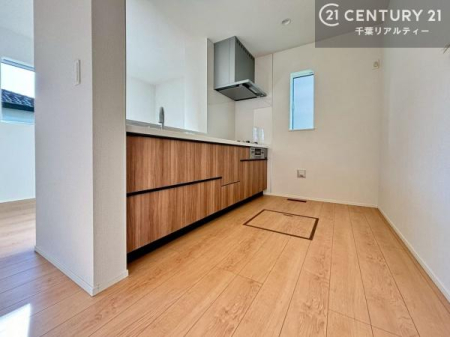 �L�b�`�� �L�b�`���ɂ͏���������A���R������荞�݂Ȃ��犷�C���X���[�Y�B���邭���K�Ȓ�����Ԃ��������Ă��܂��B���C����������ł��܂�