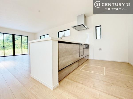 Lb` lC̑ΖʎVXeLb`̗pĂ܂IƑ̃R~jP[VRƑ݌vłB
qlɂڂ͂̂ŊłˁBLXgĉKɍƂi݂܂B