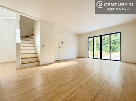 rO SnǂrO͉ƑRƏW܂܂BƑcR̎ԂłBƑƁAw[Ԃ߂łˁB邭JIȋԂłB