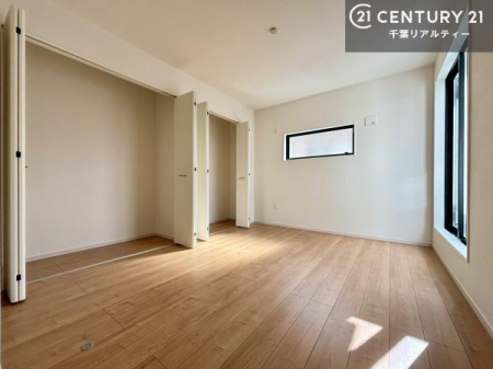 [ emɂ̓N[[bgĂA[Xy[X[BߗނpiAGߕ̎[ɕ֗ŁAłƕЕtۂĂ܂B