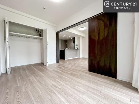 rOȊŐ [Xy[XĂ܂IXbLڂ鎖ł܂ˁB
ƋI΂ȂVvȃfUCׁ̈AƋI΂Cɓ̋ԍ肪łłˁB
