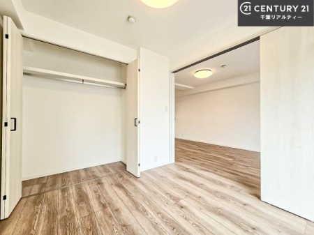 Q [Xy[XĂ܂IXbLڂ鎖ł܂ˁB
ƋI΂ȂVvȃfUCׁ̈AƋI΂Cɓ̋ԍ肪łłˁB