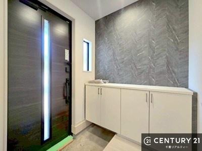  ւ̃V[Y{bNX́A[͗ǍDŌC萮ł邾łȂA㕔IƂĊp\BCɓ̏O[u΁Aq}邨ȋԂɎdオ܂