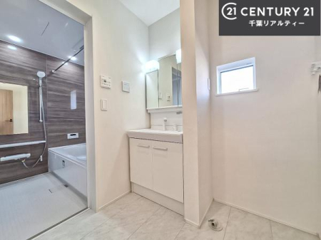 ʑEʏ gȂ𐮂ʏ́A厖łI̐̂镵͋CoIC悭g܂B