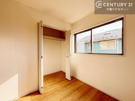 �q������ ���[�X�y�[�X���������Ă���A�ߗނ₨������A�w�p�i�Ȃǂ��������萮���ł��܂��B���������L���g���邽�߁A���K�Ő������Z��Ԃ��������܂��B