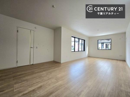 rO SnǂrO͉ƑRƏW܂܂BƑcR̎ԂłBƑƁAw[Ԃ߂łˁB邭JIȋԂłB