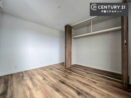 [ emɂ̓N[[bgĂA[Xy[X[BߗނpiAGߕ̎[ɕ֗ŁAłƕЕtۂĂ܂B