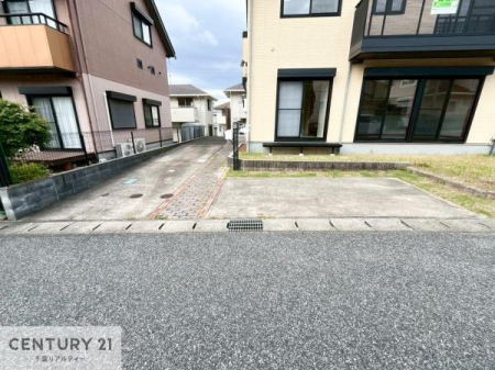 ԏ ԃXy[X3䕪܂IZJhJ[͂AoCN⎩]ԂȂǂuꏊɍ܂B