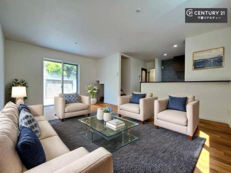 ���r���O �Ƌ��CG�p�[�X�ł��B�S�n�ǂ����r���O�͉Ƒ������R�ƏW�܂�܂��B�Ƒ��c�R�̎��Ԃ����������ł��B���Ƒ��ƁA����w�[���������Ԃ��߂��������ł��ˁB���邭�J���I�ȋ�Ԃł��B