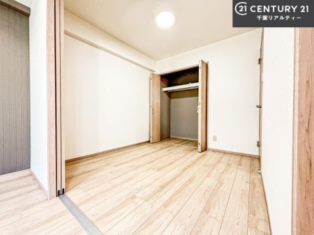 Q [Xy[XĂ܂IXbLڂ鎖ł܂ˁB
ƋI΂ȂVvȃfUCׁ̈AƋI΂Cɓ̋ԍ肪łłˁB