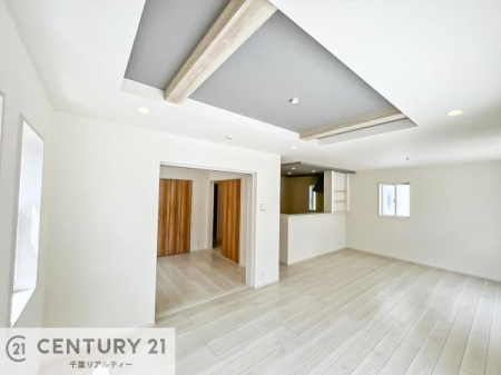 rO ܏V̂郊rÓAԂɍLƍoĂ܂BV䂪Ȃ邱ƂŊJARƖfAƂ肠邭났̋ԂłB