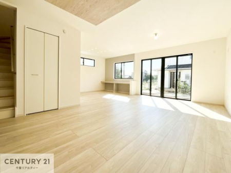 rO SnǂrO͉ƑRƏW܂܂BƑcR̎ԂłBƑƁAw[Ԃ߂łˁB邭JIȋԂłB