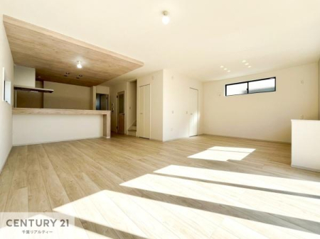 rO ؂ȉƑW܂邩炱LDKɂ͂肽B
qCɏ΂Ȃ瑖ĂpuLƂɂėǂvƎvuԂłB