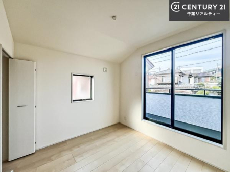 rOȊŐ 邭ʂ̗ǂłBuVvvɃfUCꂽBRx̂ŉƋ⃌CAEgłD݂̋Ԃnグ܂B