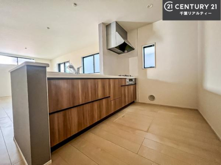 Lb` lC̑ΖʎVXeLb`̗pĂ܂IƑ̃R~jP[VRƑ݌vłB
qlɂڂ͂̂ŊłˁB[͂܂I