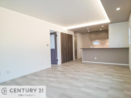 rO SnǂrO͉ƑRƏW܂܂BƑcR̎ԂłBƑƁAw[Ԃ߂łˁB邭JIȋԂłB