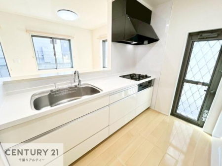 Lb` lC̑ΖʎVXeLb`̗pĂ܂IƑ̃R~jP[VRƑ݌vłB
qlɂڂ͂̂ŊłˁBLXgĉKɍƂi݂܂B