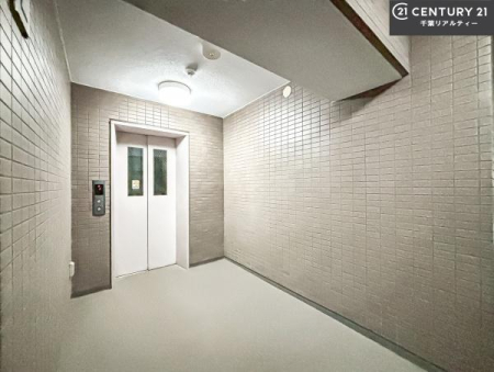 ̑p Gx[^[̃}VŁAdוxr[J[̈ړKB̐X[YɂȂ܂B