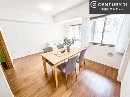 rO 傫ȑ炽Ղ̗z閾邢rOBĴ郊rOŉƑĉ났̎Ԃ߂܂B