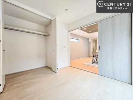 rOȊŐ [Xy[XĂ܂IXbLڂ鎖ł܂ˁB
ƋI΂ȂVvȃfUCׁ̈AƋI΂Cɓ̋ԍ肪łłˁB