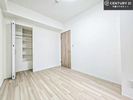 m [Xy[XĂ܂IXbLڂ鎖ł܂ˁB
ƋI΂ȂVvȃfUCׁ̈AƋI΂Cɓ̋ԍ肪łłˁB