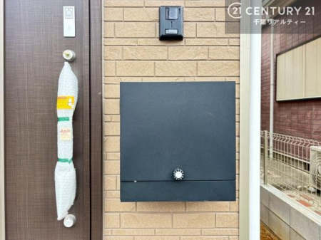 ���̑����n �O�ǂɒ��ڗX�փ|�X�g�����Ă���̂ŊO�ɏo���ɗX�֕����󂯎��ĕ֗��ł��I