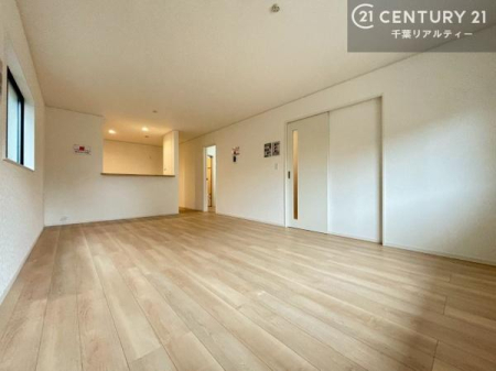 ���r���O �S�n�ǂ����r���O�͉Ƒ������R�ƏW�܂�܂��B�Ƒ��c�R�̎��Ԃ����������ł��B���Ƒ��ƁA����w�[���������Ԃ��߂��������ł��ˁB