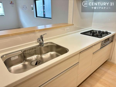 �L�b�`�� ���C�h�ȃV���N�ł��ˁI�������˂ɂ������������₷���Ǝ����y�X�d�l�̃V�X�e���L�b�`���ł��I
�f�U�C�����Ƌ@�\�������˂��L�b�`���Ő�����������܂��ˁI