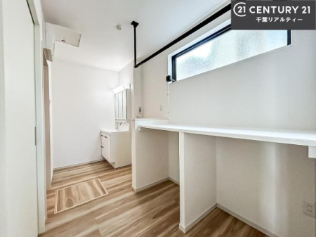 ʑEʏ gȂ𐮂ʏ́A厖łI̐̂镵͋CoIC悭g܂B