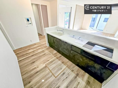 Lb` lC̑ΖʎVXeLb`̗pĂ܂IƑ̃R~jP[VRƑ݌vłB
qlɂڂ͂̂ŊłˁBLXgĉKɍƂi݂܂B