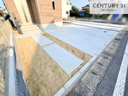 ԏ ԃXy[X2䕪܂IZJhJ[͂AoCN⎩]ԂȂǂuꏊɍ܂B