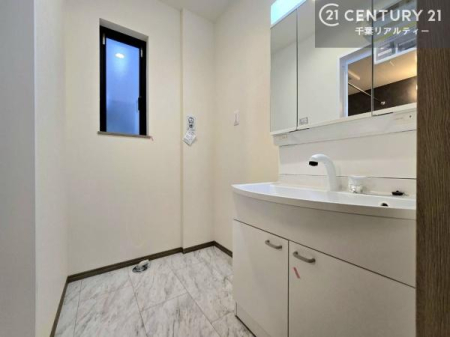 ���ʑ�E���ʏ� �O�ʋ��d�l�̐��ʏ��́A�g�����Ȃ݂����₷������I���͎��[�ɂȂ��Ă��܂��B�h���C���[�₨���ϓ����Еt������̂Ő��ʑ������X�b�L���ƌ����邱�Ƃ��o���܂��I