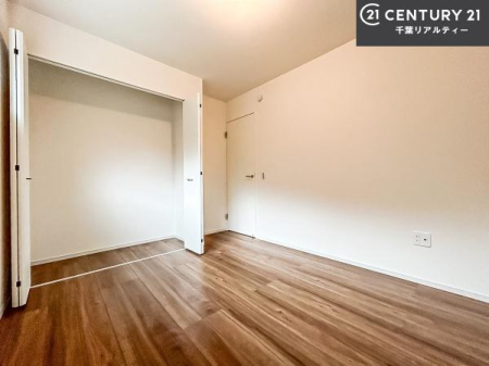 m [Xy[XĂ܂IXbLڂ鎖ł܂ˁB
ƋI΂ȂVvȃfUCׁ̈AƋI΂Cɓ̋ԍ肪łłˁB
