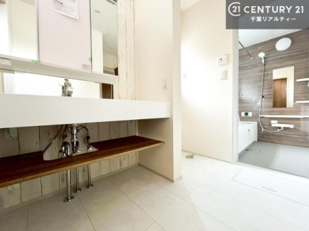 ʑEʏ t̖邢ʎłICɓւłĐɕۂƂł܂IRނ̂łς̎dオǂȂ܂ˁI