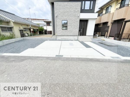 ԏ ԃXy[X2䕪܂IZJhJ[͂AoCN⎩]ԂȂǂuꏊɍ܂BiOP3j