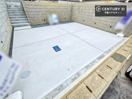 ԏ ԃXy[X2䕪܂IZJhJ[͂AoCN⎩]ԂȂǂuꏊɍ܂B
