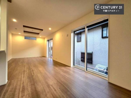 rO 傫ȑ炽Ղ̗z閾邢rOBĴ郊rOŉƑĉ났̎Ԃ߂܂B