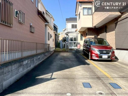 ԏ ԃXy[X2䕪܂IZJhJ[͂AoCN⎩]ԂȂǂuꏊɍ܂B