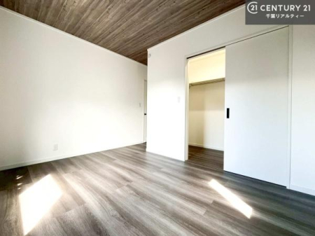 Q [Xy[XĂ܂IXbLڂ鎖ł܂ˁB
ƋI΂ȂVvȃfUCׁ̈AƋI΂Cɓ̋ԍ肪łłˁB