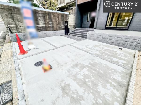 ԏ ԃXy[X2䕪܂IZJhJ[͂AoCN⎩]ԂȂǂuꏊɍ܂B