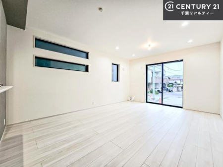 rO LX_CjOXy[XI肨HB΂yԂ߂܂BX̔܂I