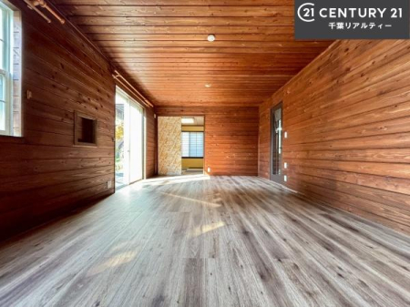 rO SnǂrO͉ƑRƏW܂܂BƑcR̎ԂłBƑƁAw[Ԃ߂łˁB㕔Ŗ邭JIȋԂłB