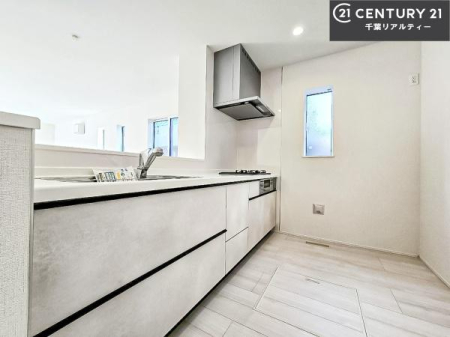 Lb` lC̑ΖʎVXeLb`̗pĂ܂IƑ̃R~jP[VRƑ݌vłB
qlɂڂ͂̂ŊłˁBLXgĉKɍƂi݂܂B