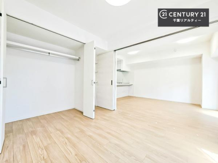 q [Xy[XĂ܂IXbLڂ鎖ł܂ˁB
ƋI΂ȂVvȃfUCׁ̈AƋI΂Cɓ̋ԍ肪łłˁB